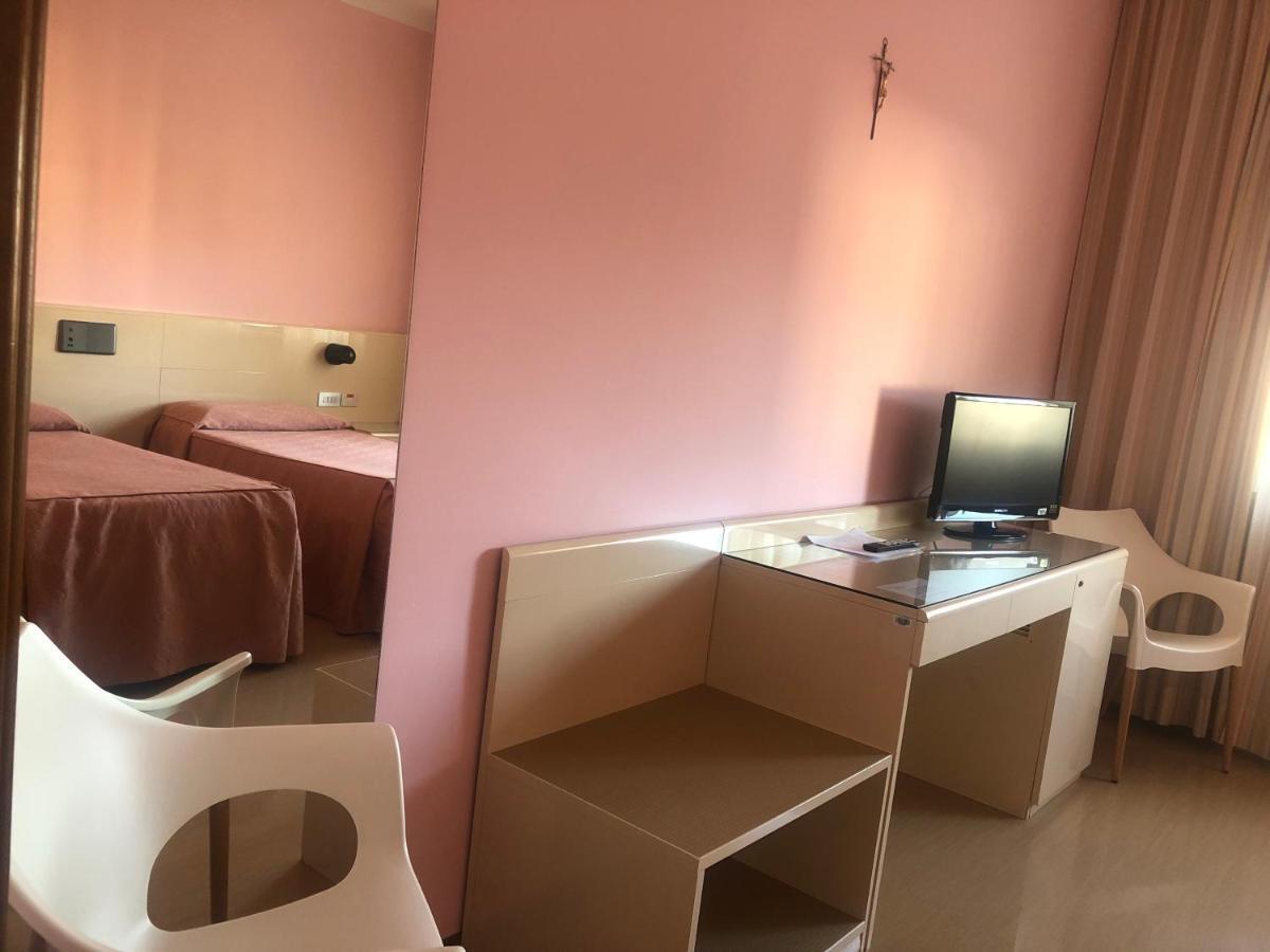 Albergo Casa Dell'Ospite Брешия Экстерьер фото